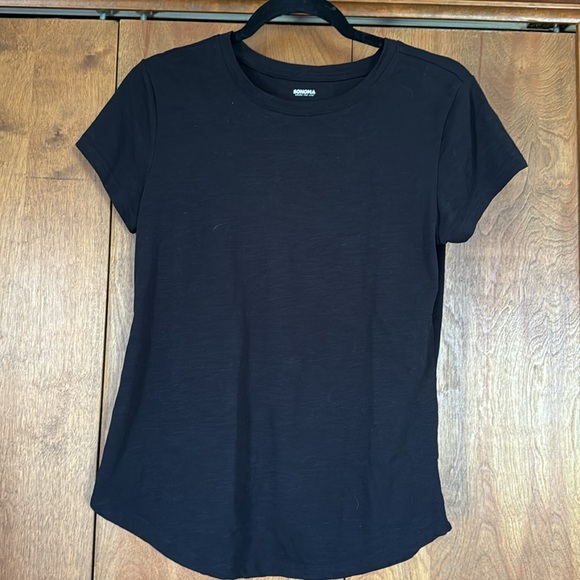 4 basic tees - Picture 2 of 9